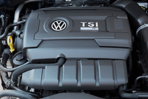 2015 Volkswagen Golf R w/Dynamic Chassis Control and Navigation 4dr Hatchback 2.0L I4 Turbo Engine