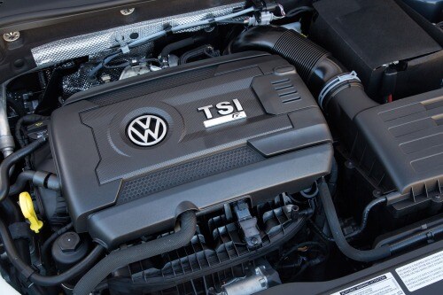 2016 Volkswagen Golf R w/Dynamic Chassis Control and Navigation 4dr Hatchback 2.0L I4 Turbo Engine
