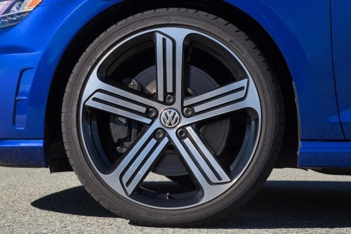 2016 Volkswagen Golf R w/Dynamic Chassis Control and Navigation 4dr Hatchback Wheel Shown