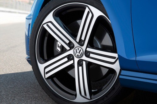 2016 Volkswagen Golf R w/Dynamic Chassis Control and Navigation 4dr Hatchback Wheel Shown