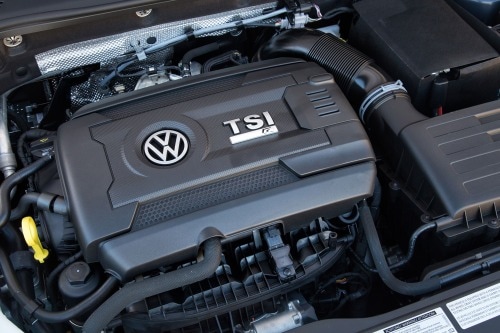 2017 Volkswagen Golf R w/Dynamic Chassis Control and Navigation 4dr Hatchback 2.0L I4 Turbo Engine