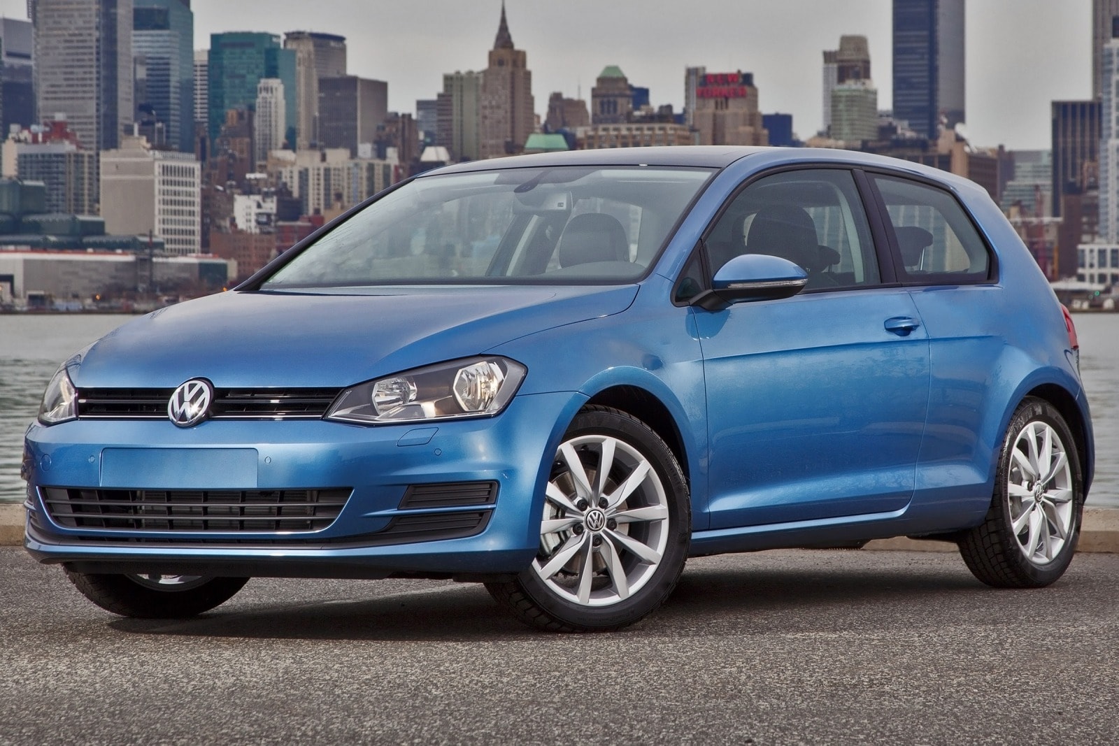 2010 Volkswagen Golf 2-Door 2dr Hatchback : Trim Details, Reviews