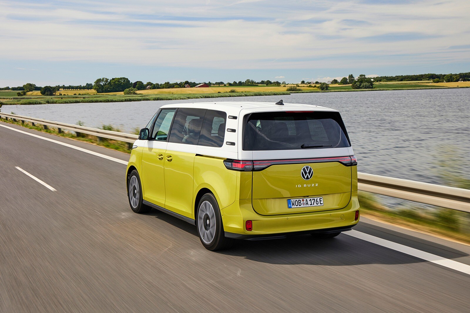 First Drive of the 2024 Volkswagen ID. Buzz: Driving the World's Most  Charismatic EV | Edmunds