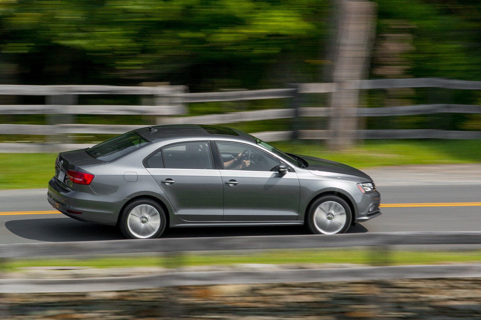 2015 Volkswagen Jetta, Passat Recalled for Possible Seatback Movement