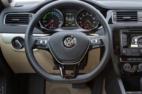 2016 Volkswagen Jetta Hybrid SEL Premium Sedan Steering Wheel Detail