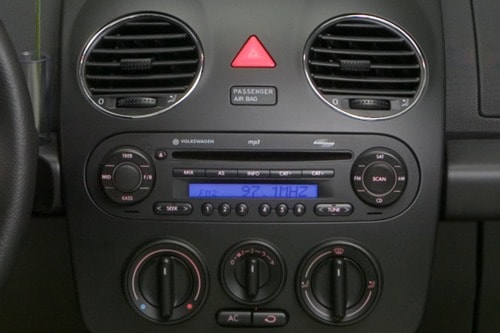 2007 Volkswagen New Beetle Triple White Convertible Center Console