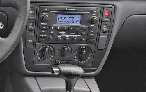 2004 Volkswagen Passat GLS TDI Audio Controls Shown