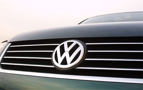 2002 Volkswagen Passat Front Grille and Badging Shown
