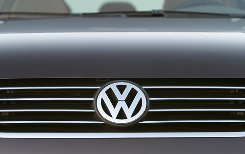 2004 Volkswagen Passat GLS TDI Front Grille and Badging