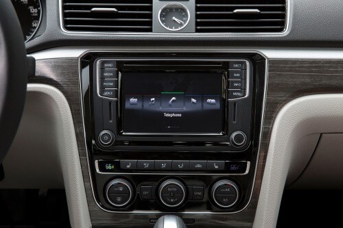 2016 Volkswagen Passat V6 SEL Premium Sedan Center Console