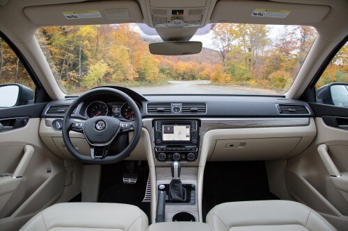 2016 Volkswagen Passat V6 SEL Premium Sedan Dashboard Shown