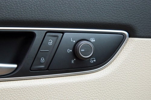 2016 Volkswagen Passat V6 SEL Premium Sedan Interior Detail