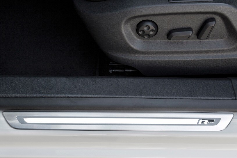 2014 Volkswagen Tiguan R-Line 4dr SUV Door Sill Detail