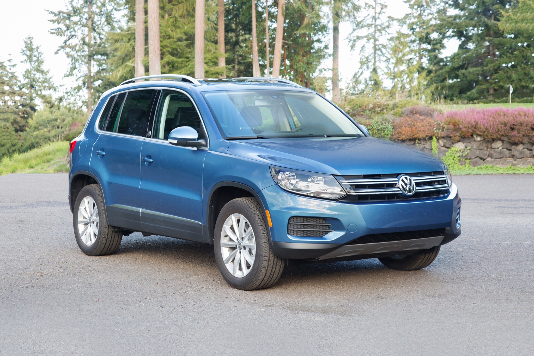 2017 volkswagen tiguan 4dr suv wolfsburg edition 4motion fq oem 1 2048