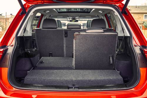 2019 Volkswagen Tiguan SEL Premium 4MOTION 4dr SUV Rear Seats Down