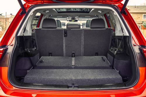 2019 Volkswagen Tiguan SEL Premium 4MOTION 4dr SUV Rear Seats Down