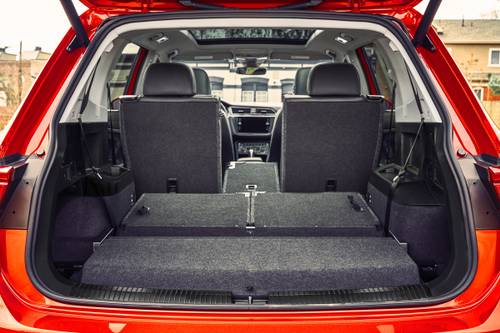 2019 Volkswagen Tiguan SEL Premium 4MOTION 4dr SUV Rear Seats Down