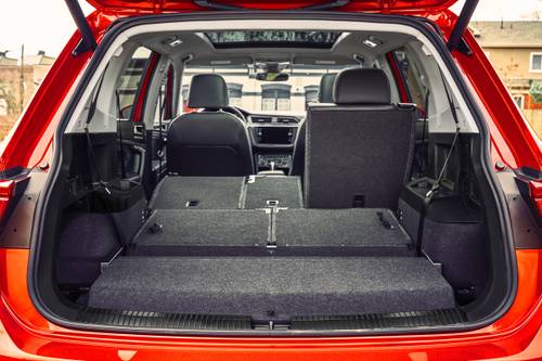 2019 Volkswagen Tiguan SEL Premium 4MOTION 4dr SUV Rear Seats Down