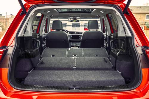 2019 Volkswagen Tiguan SEL Premium 4MOTION 4dr SUV Rear Seats Down