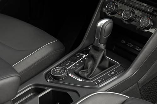 2019 Volkswagen Tiguan SEL Premium 4MOTION 4dr SUV Shifter