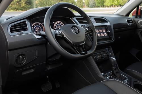 2019 Volkswagen Tiguan SEL Premium 4MOTION 4dr SUV Steering Wheel Detail