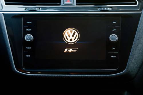 2019 Volkswagen Tiguan SEL Premium R-Line 4MOTION 4dr SUV Center Console