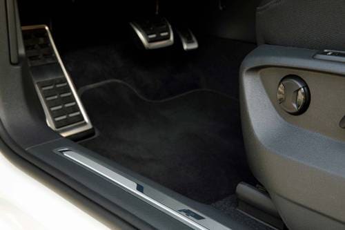 2019 Volkswagen Tiguan SEL Premium R-Line 4MOTION 4dr SUV Interior Detail