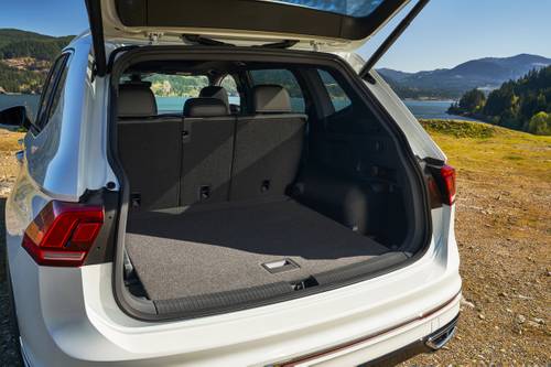 Volkswagen Tiguan SEL R-Line 4dr SUV Cargo Area