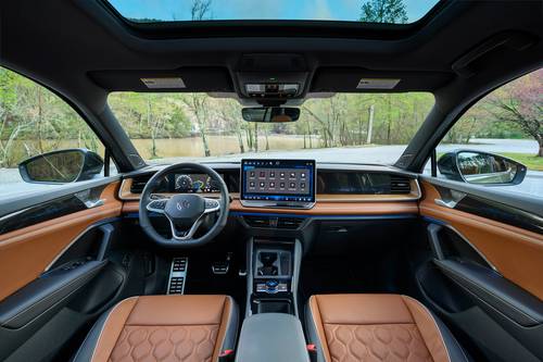 2025 Volkswagen Tiguan SEL R-Line 4dr SUV Dashboard