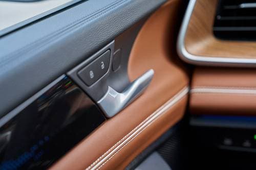 2025 Volkswagen Tiguan SEL R-Line 4dr SUV Interior Detail