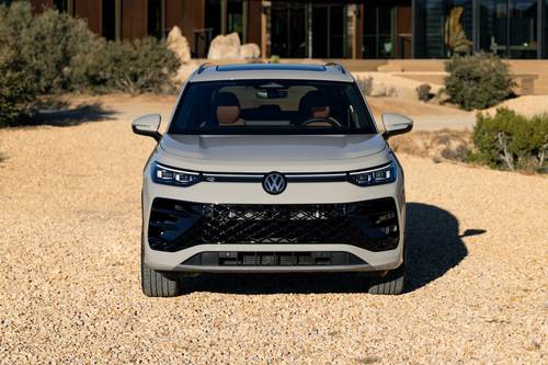 2025 Volkswagen Tiguan SEL R-Line 4dr SUV Exterior