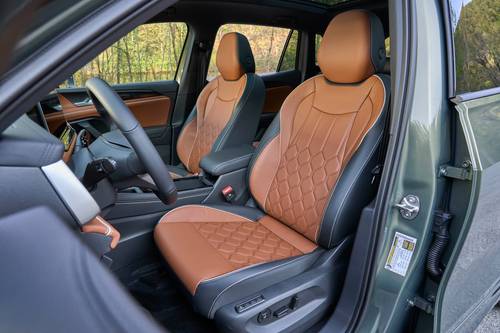 2025 Volkswagen Tiguan SEL R-Line 4dr SUV Interior
