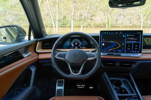 2025 Volkswagen Tiguan SEL R-Line 4dr SUV Steering Wheel Detail
