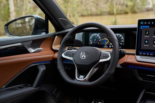 2025 Volkswagen Tiguan SEL R-Line 4dr SUV Steering Wheel Detail