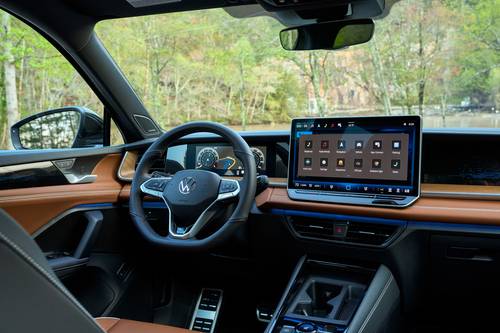 2025 Volkswagen Tiguan SEL R-Line 4dr SUV Steering Wheel Detail