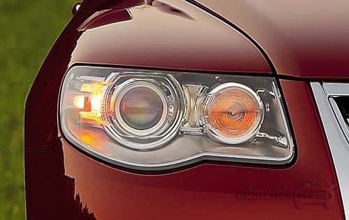 2008 Volkswagen Touareg 2 Headlamp Detail