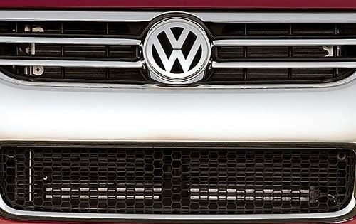 2008 Volkswagen Touareg 2 Front Grille and Badging