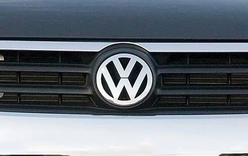 2009 Volkswagen Touareg 2 V6 TDI Front Grille and Badging