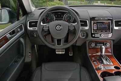 Used 2017 Volkswagen Touareg Hybrid Suv Review Ratings Edmunds 2017 Volkswagen Touareg Hybrid Interior