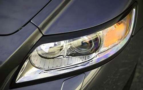 2010 Volvo S40 T5 R-Design Headlamp Detail