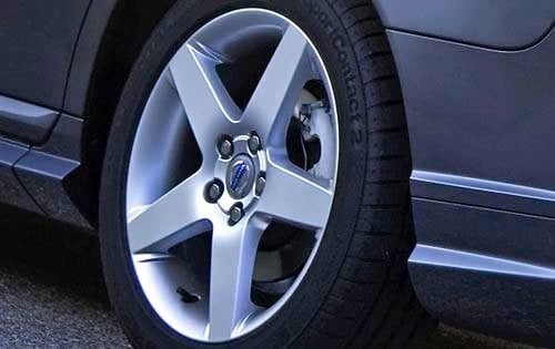 2010 Volvo S40 T5 R-Design Wheel Detail