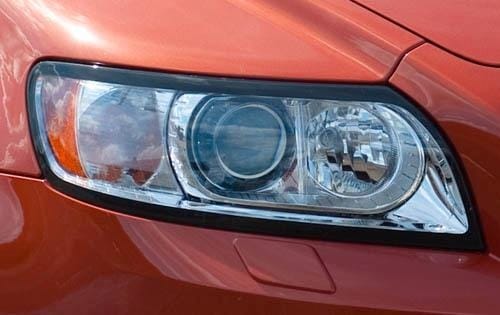 2011 Volvo S40 T5 Headlight Detail