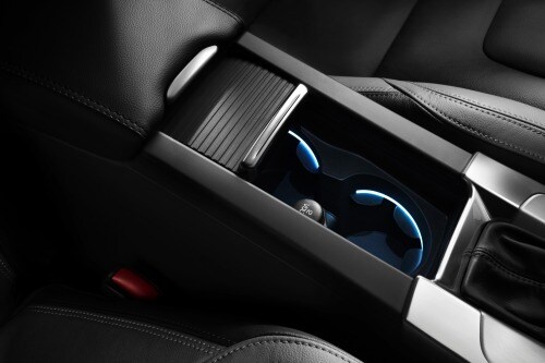 2016 Volvo S60 T6 Drive-E Platinum Sedan Cupholders