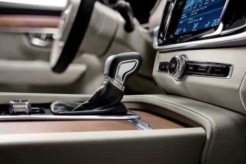 2017 Volvo S90 T6 Inscription Sedan Shifter