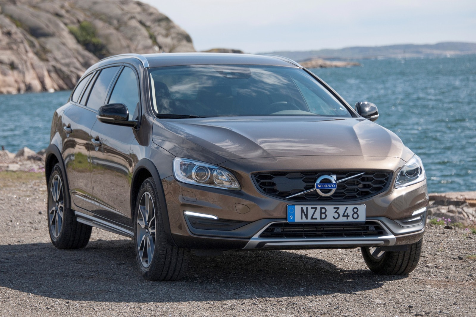 2018 Volvo V60 Cross Country Review & Ratings | Edmunds