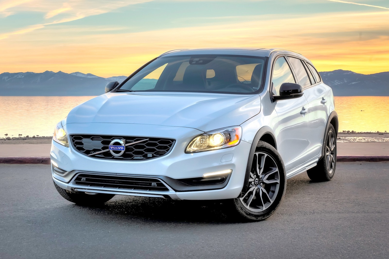 2018 Volvo V60 Cross Country Review & Ratings | Edmunds