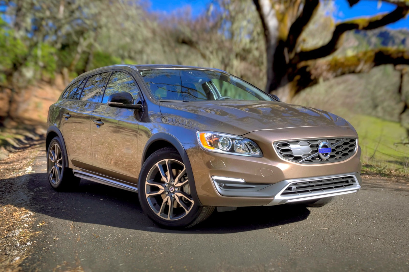 2018 Volvo V60 Cross Country Review & Ratings | Edmunds