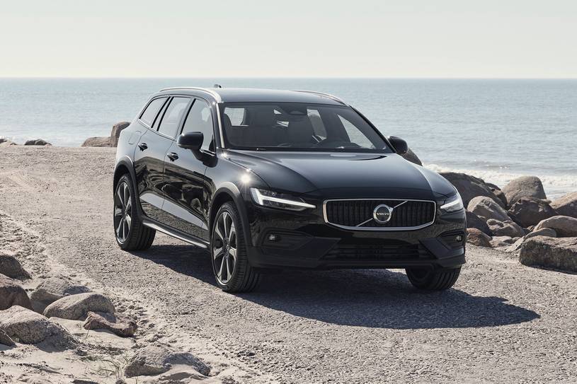 2023 Volvo V60 Cross Country B5 Ultimate Wagon Exterior Shown