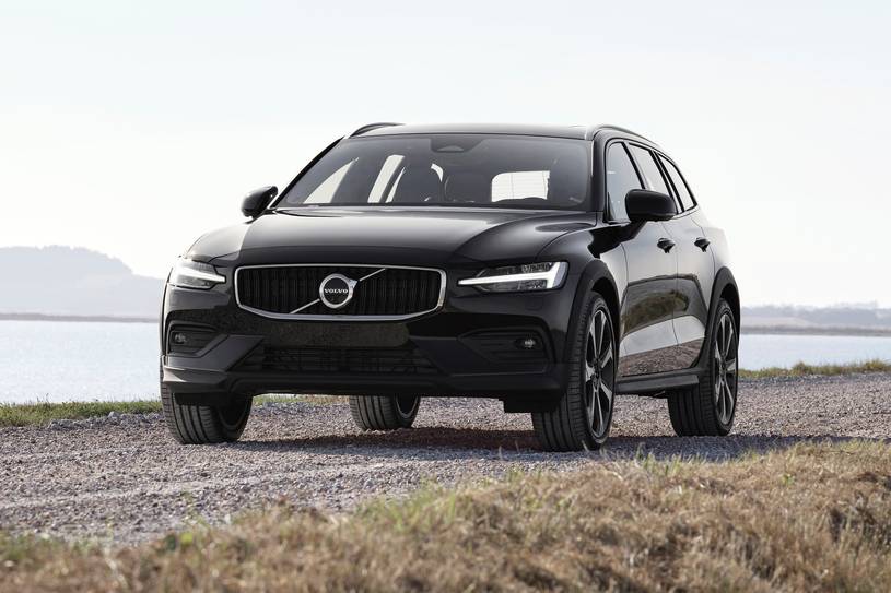 2026 Volvo V60 Cross Country B5 Ultra Wagon Exterior Shown