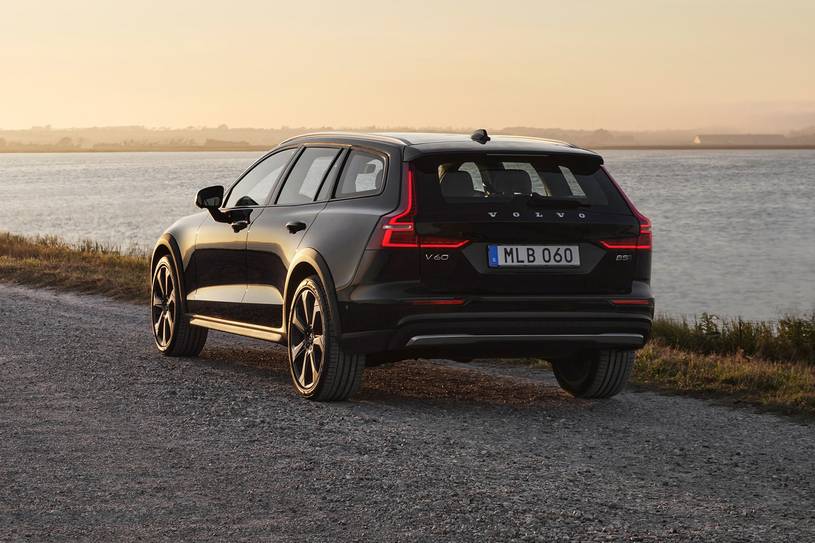 2026 Volvo V60 Cross Country B5 Ultra Wagon Exterior